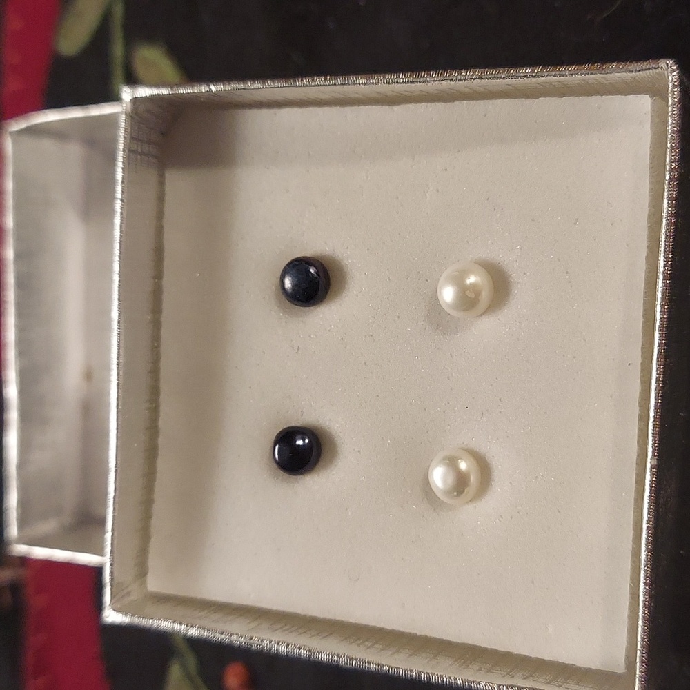 2 Pairs of Cultured Pearl Stud Earrings